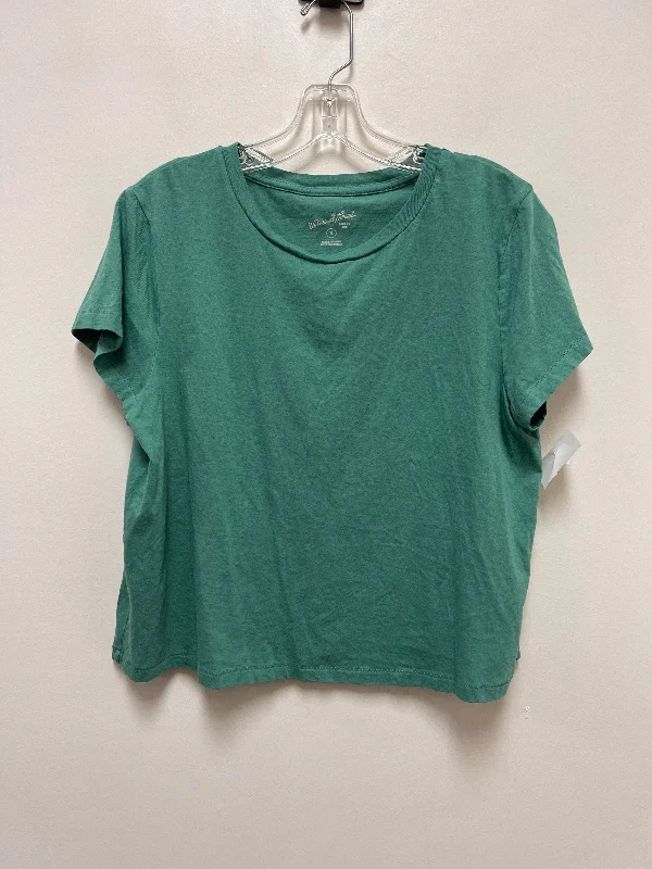 women's tops for those who want to create stylish and put-together outfits without spending a fortuneGreen Top Short Sleeve Basic Universal Thread, Size Xl