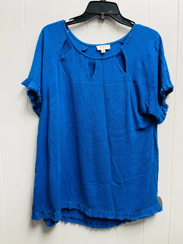 women's tops for those who want to stay cool and chic during warmer weatherBlue Top Short Sleeve Umgee, Size S