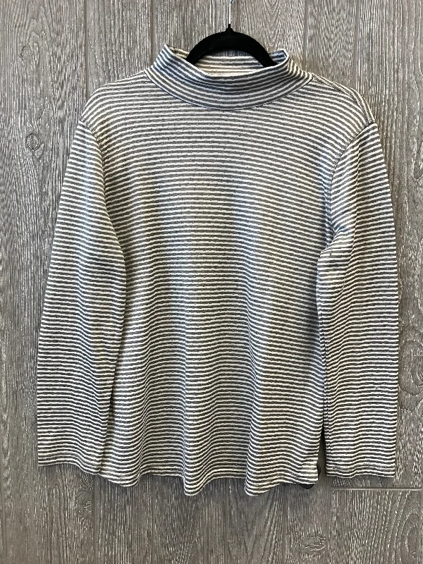 women's tops for those who want to wear versatile pieces that can be dressed up or downTop Long Sleeve By Chicos In Grey, Size: Xs