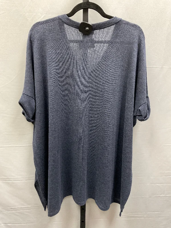 women's tops for those who want to elevate their everyday wear with chic and elegant piecesBlue Top Short Sleeve Basic Chicos, Size M