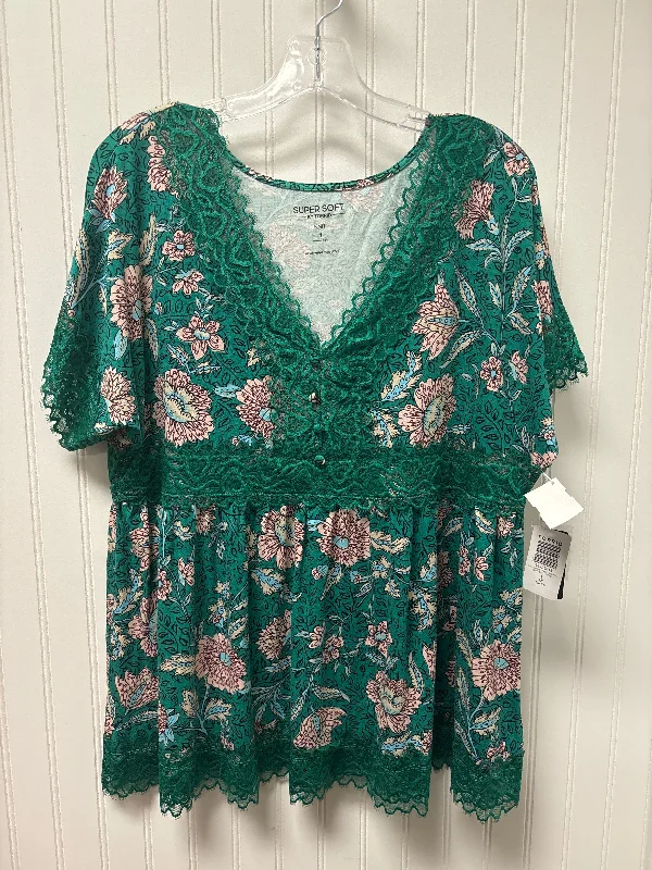 women's tops for those who want to add a touch of sophistication to their casual attireGreen Top Short Sleeve Torrid, Size 1x